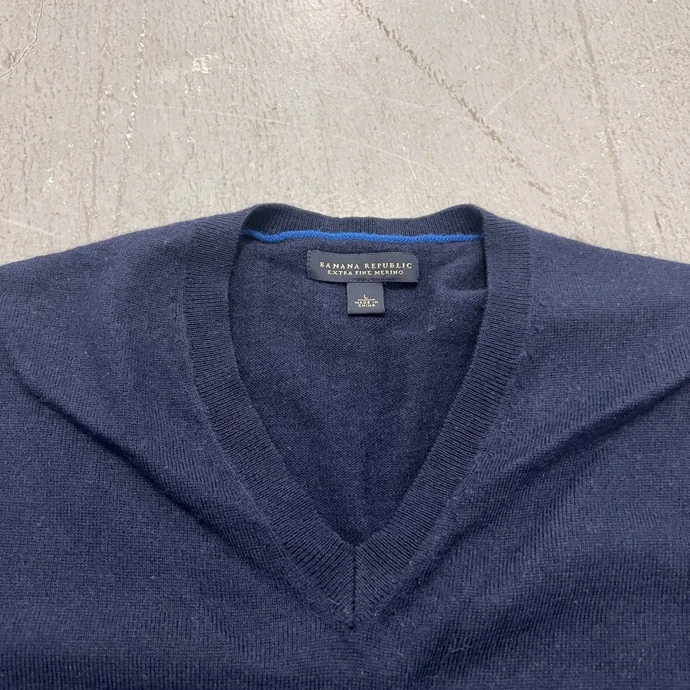 Banana Republic Men's Navy Blue Extra Fine‎ Merino Wool Sweater V Neck Size L